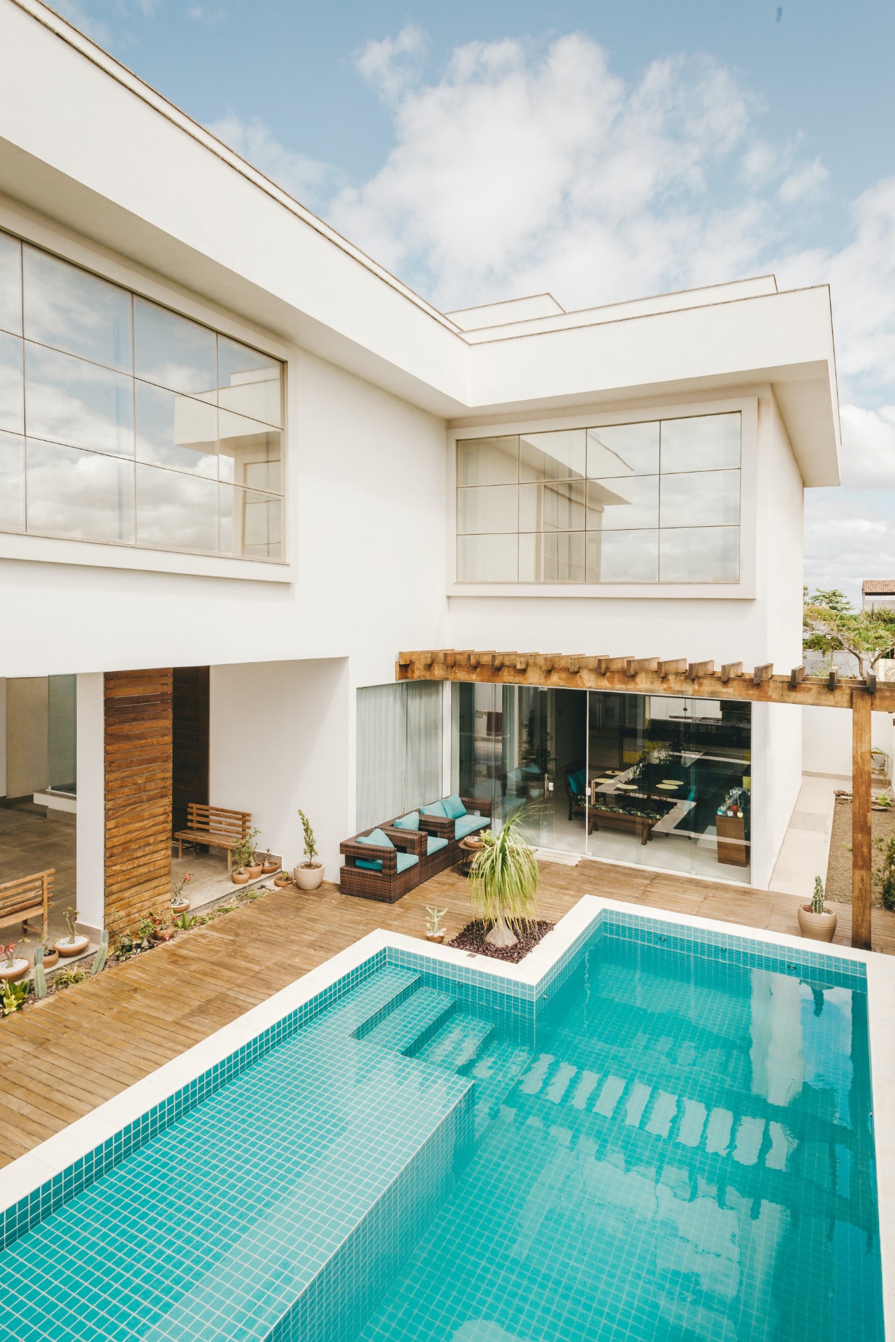 Mantenemos tu piscina impecable